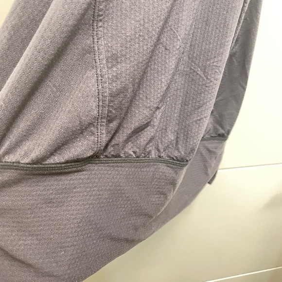 Lululemon tank top. Size 4 - Picture 4 of 5